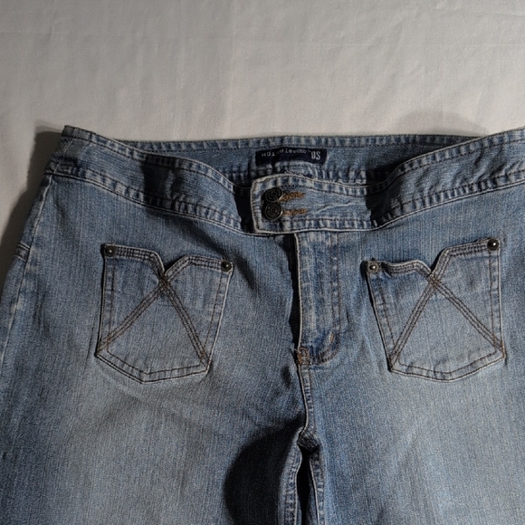 SO Blue Ankle Cropped Jeans with Relaxed Fit - Picture 2 of 8